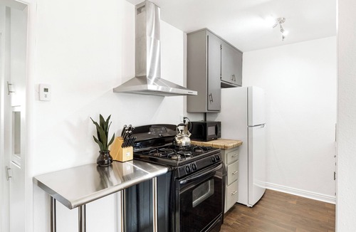 Orange Apartment | Bright & Airy 2-bed apt, Close to Chapman UCI, In-Unit W/D, Convenient & Private