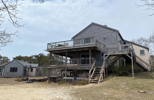 Edgartown House | Bright and airy 4-bedroom house on Chappy near Wasque