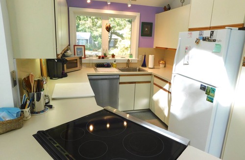 Wellfleet Cottage | Bright and cozy private cottage (CS0037)