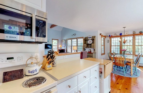 Eel Point House | Bright and spacious house with WiFi & washer/dryer - short walk to the beach