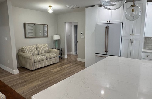 North End Condo | Bright and Spacious Beach Block Condo! Recently renovated 3 BR Sleeps 8!
