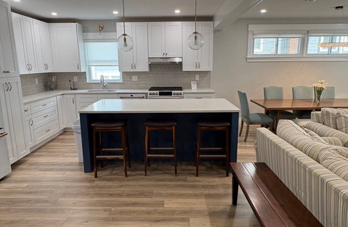 North End Condo | Bright and Spacious Beach Block Condo! Recently renovated 3 BR Sleeps 8!