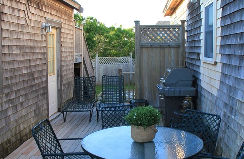 West of Town Apartment | BRIGHT and STYLISH 2BD,1BT with deck and BBQ