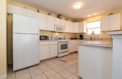 North Wildwood Condo | Bright Beach Block end unit Condo (sleeps 12) in beautiful North Wildwood!