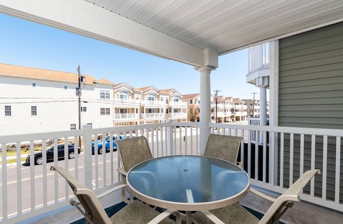 North Wildwood Condo | Bright Beach Block end unit Condo (sleeps 12) in beautiful North Wildwood!