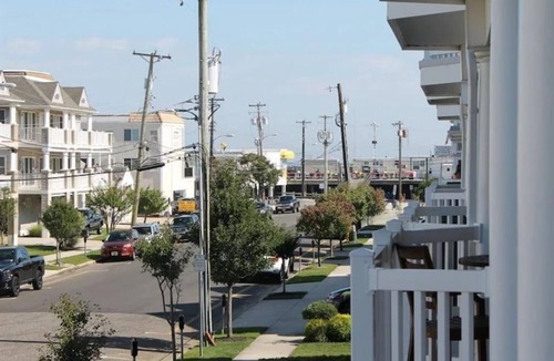 North Wildwood Condo | Bright Beach Block end unit Condo (sleeps 12) in beautiful North Wildwood!