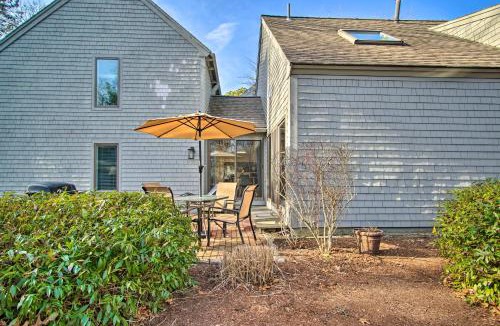 Mews Village House | Bright, Coastal Mashpee Condo Near the Commons