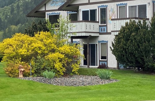 Kellogg Condo | Bright Condo With Views & Easy Access to CDA River. Minutes From Gondola!