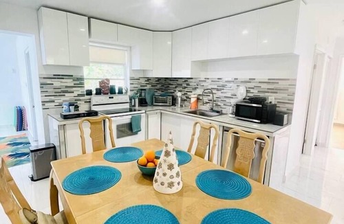 Dania Beach House | Bright & Cozy Family Home Near Dania Beach