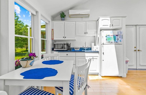 Brewster House | Bright & Cozy with Patio, Grill and near the Beach & Golf