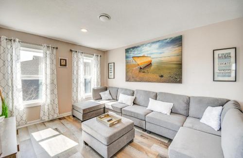 Sea Scape House | Bright Kitty Hawk Home w/Hot Tub, Walk to Beach!