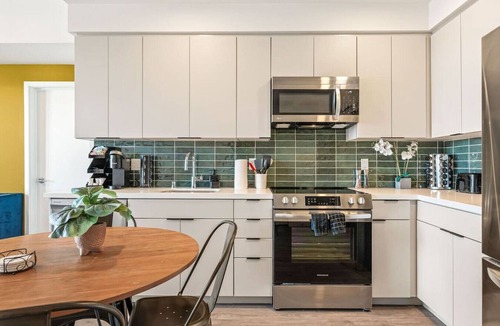 Koreatown Apartment | Bright & Modern 2BD Home in K-Town + Gym & Hot-Tub