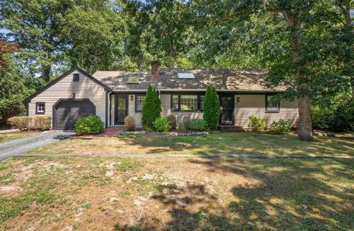 Marstons Mills House | Bright & Open Central A C Dog Friendly