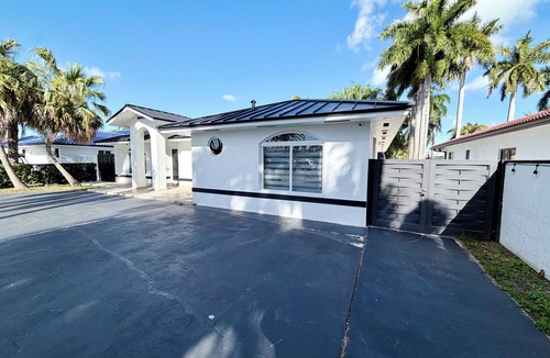 Tamiami Apartment | Bright Private Studio w/Patio & Entrance - Miami