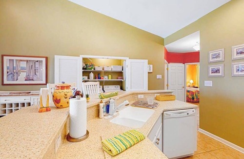 Sunset Island Condo | Bright & Roomy Condo w/Shared Pool, Free WiFi, Central AC, Water Views, & W/D
