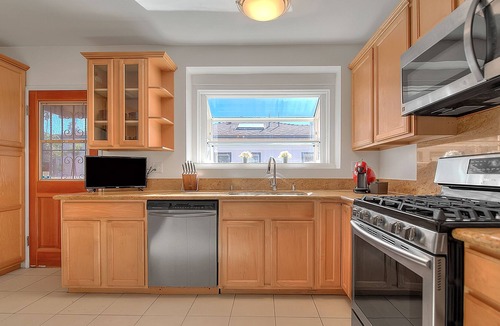 View Park-Windsor Hills House | Bright & Serene home centrally located that offers style and natural sunlight!