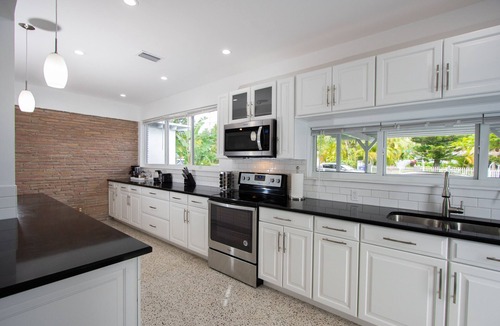 Northeast Miami House | Bright & Spacious 4 mi to BEACH +Big Backyard