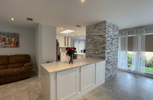 South Lake Villa | Bright & Spacious Villa in Hollywood ★ 3BR/2BA ★ Heated Pool ★Walk to Beach