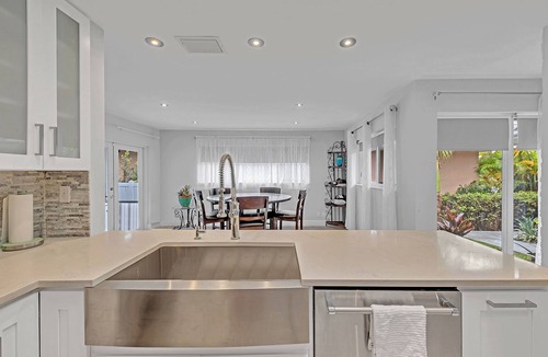 South Lake Villa | Bright & Spacious Villa in Hollywood ★ 3BR/2BA ★ Heated Pool ★Walk to Beach
