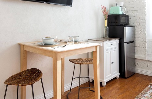 Westlake Apartment | Bright studio in lovely Los Angeles with cool AC