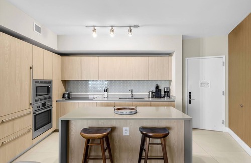 Hollywood South Central Beach Condo | Bright & Stylish Stay at Splendid Resort - Prime Location and Stunning Views