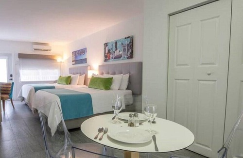 North Beach Hotel | Bright & Sunny Junior Suite with Pool Near North Beach Miami