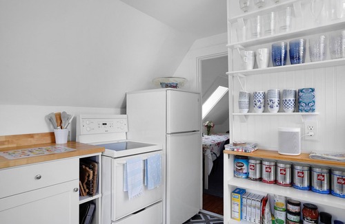 Provincetown Condo | Bright Top Floor 2BR/1BA Condo Steps from Commercial Street - Sleeps 4