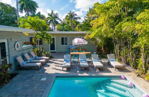 Lake Ridge Apartment | BRIGHT: Tropical Retreat Apartments - Lake Ridge - East Sunrise Blvd
