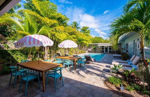 Lake Ridge Apartment | BRIGHT: Tropical Retreat Apartments - Lake Ridge - East Sunrise Blvd