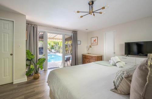 Lake Ridge Apartment | BRIGHT: Tropical Retreat Apartments - Lake Ridge - East Sunrise Blvd