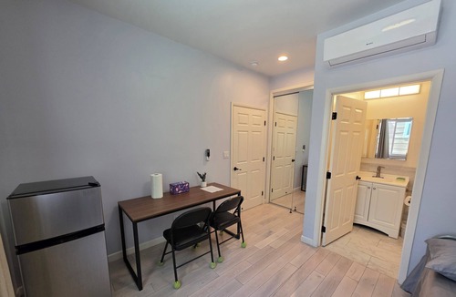 Palms House | Bright UCLA/Santa Monica 1B/1B Co-Living