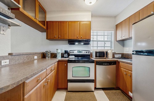 Middle River Terrace House | Bring the Whole Crew- Spacious Fort Lauderdale Duplex w/yard