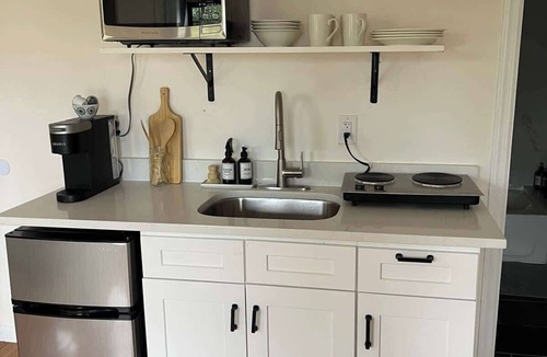 Bedford-Stuyvesant Apartment | Brooklyn shoebox studio apartment!