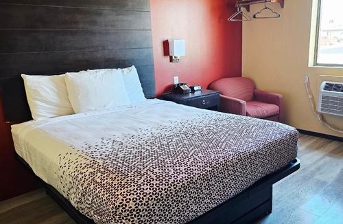 Fort Scott Hotel | Budgetel inn & Suites