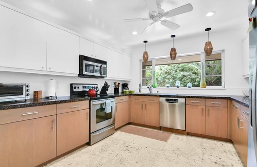 Coral Ridge House | Bungalow 31 – Coral Ridge Oasis | Heated Pool, Private Escape, Just 6 Mins to the Beach!