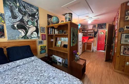 Cutler Bay House | Bungalow Oasis Central Location from Miami to Keys, Pets Welcome, Yard,Terrace, Free Fast WiFi & Cable