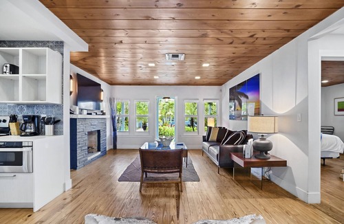 South Middle River House | Bungalow Reborn: Pool, Sonos, Fire Pit Oasis!
