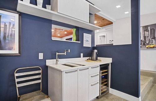 South Middle River House | Bungalow Reborn: Pool, Sonos, Fire Pit Oasis!