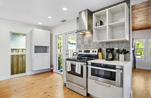South Middle River House | Bungalow Reborn: Pool, Sonos, Fire Pit Oasis!