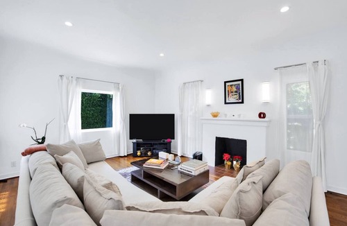 Mid-Wilshire House | Burnside by AvantStay | Modern, Boho, Chic LA Home