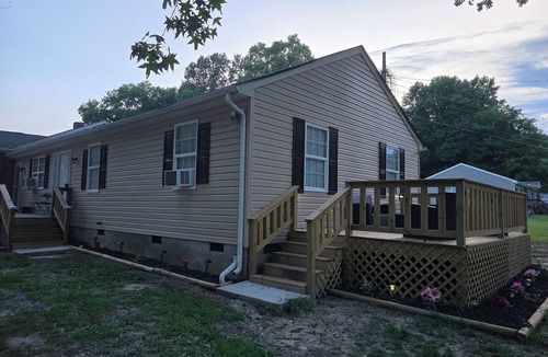 Lackey House | Buskey's Cozy Haven Williamsburg.5 Minutes from Busch Gardens and Water Country