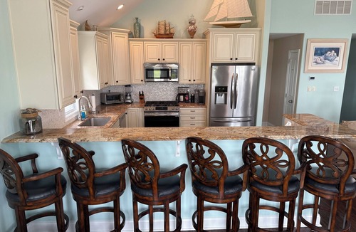 Wildwood House | By the Bay Beautiful and Quiet 4 Bedroom Shore House with Fenced In Back Yard