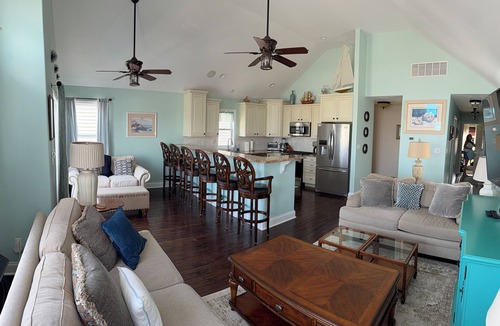 Wildwood House | By the Bay Beautiful and Quiet 4 Bedroom Shore House with Fenced In Back Yard
