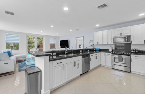 Lauderdale-by-the-Sea House | BY THE SEA VACATION VILLAS 4 BED/PRIVATE POOL/STEPS TO THE BEACH