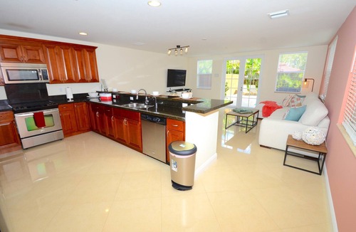 Lauderdale-by-the-Sea House | BY THE SEA VACATION VILLAS 4 BED/PRIVATE POOL/WALK TO EVERYTHING. Amazing location!