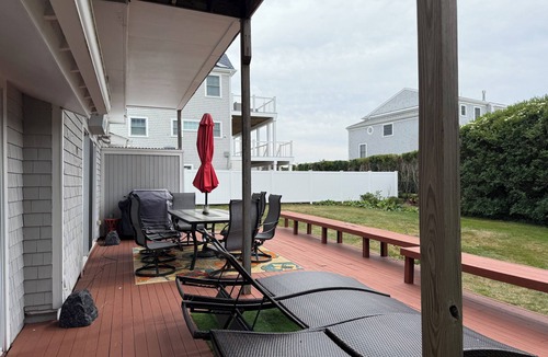 Falmouth House | By the Water - Steps to the Beach - 4Br, AC, Views of Vineyard Sound
