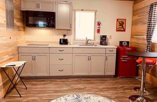 Coram Cabin | Cabin #4 | 10 Min to Glacier Park Entrance, Minutes to Glacier Park!