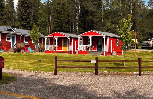 Coram Cabin | Cabin #5 | 10 Min to Glacier Park Entrance, Minutes to Glacier Park!