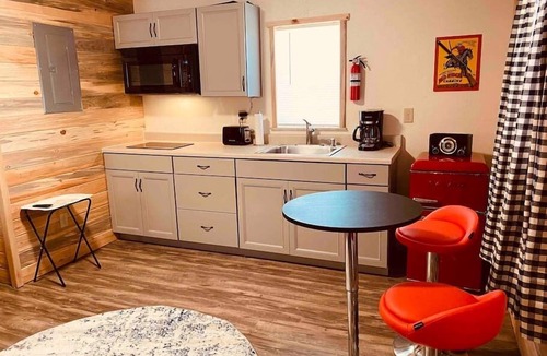 Coram Cabin | Cabin #7 | 10 Min to Glacier Park Entrance, Minutes to Glacier Park!