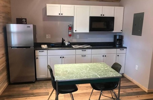Coram Cabin | Cabin #8 | 10 Min to Glacier Park Entrance, Minutes to Glacier Park!